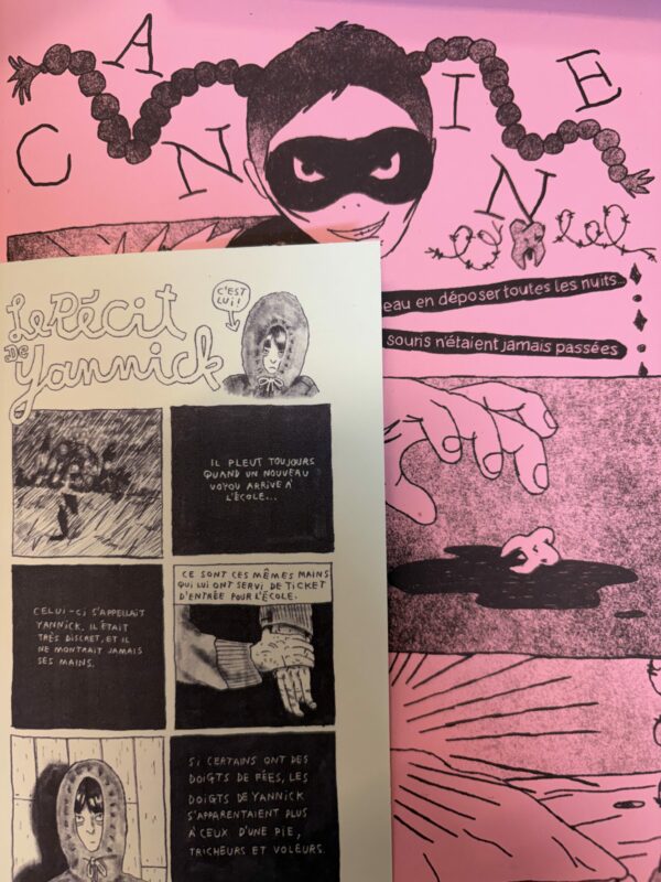 Image d'une page exclusive de L'école des Voyous. Une petite page verte se superpose à une feuille rose bonbon, montrant la diversité de médiums utilisés dans ce livre.